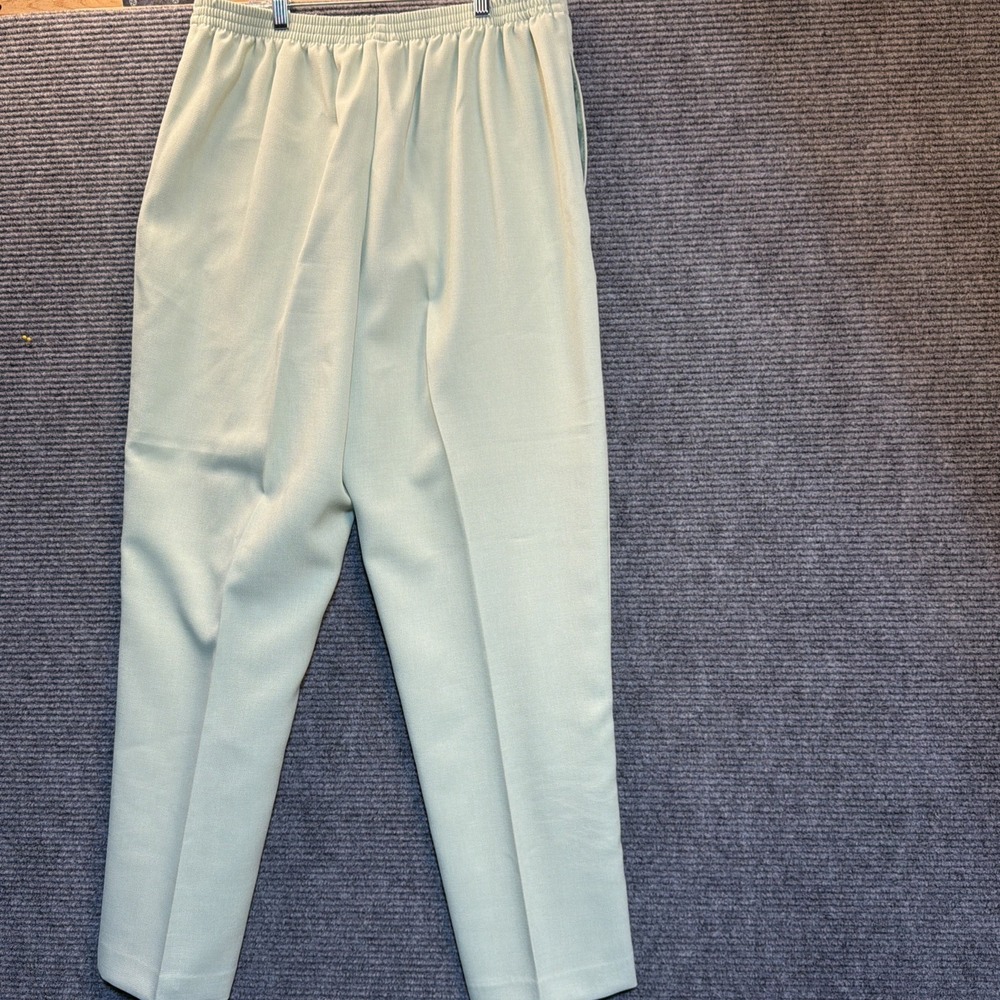 Alfred Dunner Dress Pants Pull On Pockets Flat Front Petite Women's 14 Lt Green - Picture 2 of 5